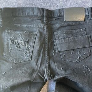 Givenchy Jeans
Mens 31
Authentic